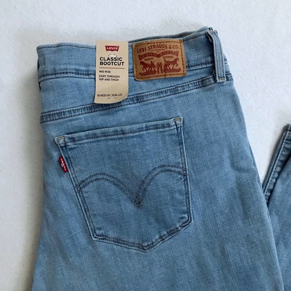 Levi's NWOT Light Wash Classic Bootcut Jeans Women 18/34 - Picture 7 of 10
